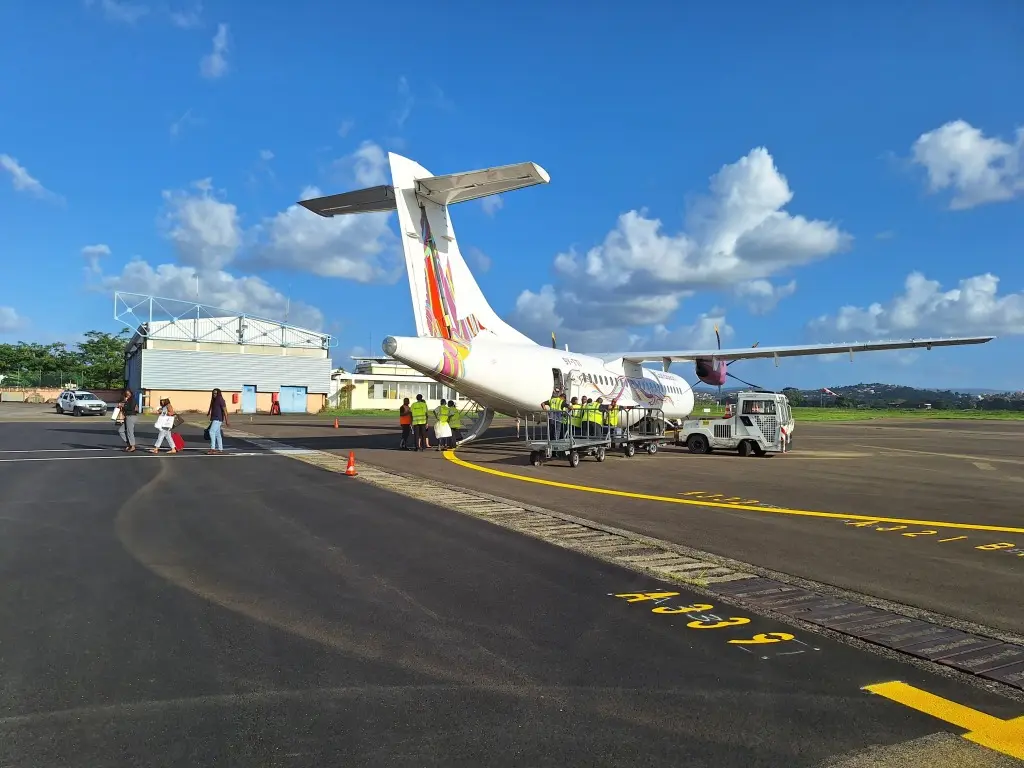 La suppression des lignes déficitaires de Caribbean Airlines pourrait impacter la Guadeloupe et la Martinique