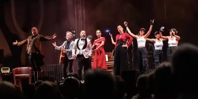 La troupe de "Cyrano de Bergerac, la Comédie musicale" peaufine son show à Nice avant une tournée jusqu'en Chine