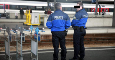L'accent des autres - Lausanne en Suisse: la police de la ville est secouée par une crise sévère de racisme systémique