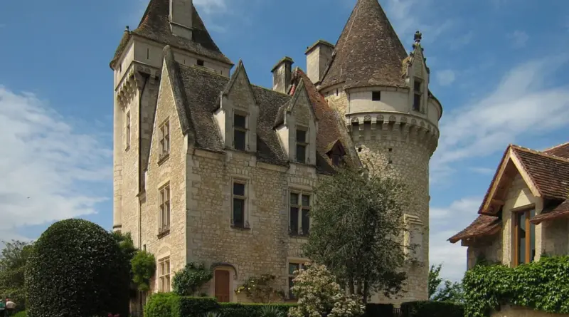 L’ancien château de Joséphine Baker dissimulait un « trésor » rarissime qui a estomaqué les archéologues en 2018 : un cardiotaphe