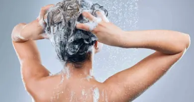 Laver ses cheveux : quelle fréquence adopter ?
