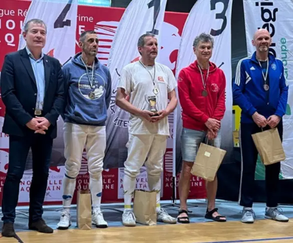 Julien Fezard lors de sa deuxième place en circuit national. © Besançon Université Club escrime