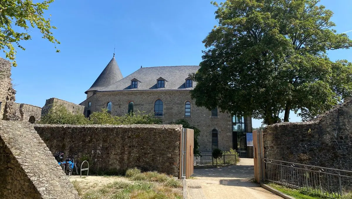 Le Château de Mayenne renouvelé dans le Guide Vert Michelin 2025, un coup de pouce pour maintenir sa bonne fréquentation - ici