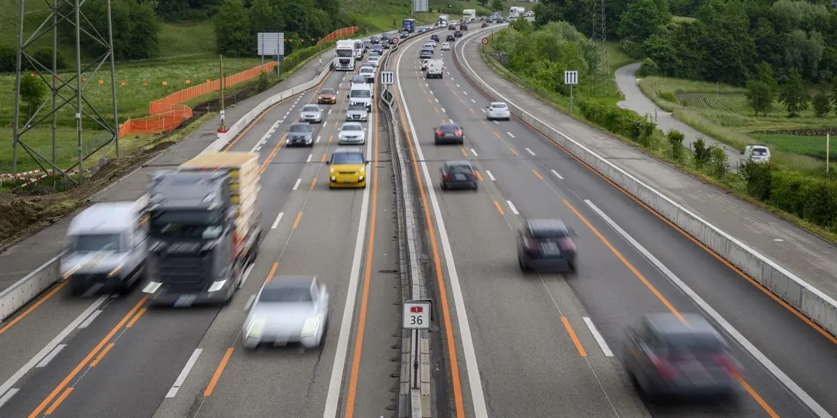 Le Conseil fédéral ne veut pas punir les conducteurs trop lents