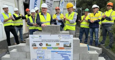 Le bâtiment administratif de la station d'épuration de Koutio se reconstruit, un an après les émeutes