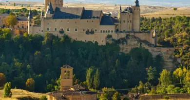 Pays de la Loire, Nantes, Angers, Loire river, castle, vineyard, coast, landscape