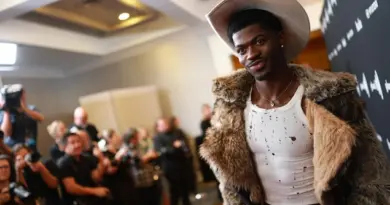 Le chanteur Lil Nas X détenu pour avoir foncé sur des policiers à Los Angeles