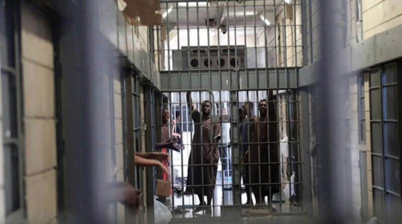 Le directeur des prisons de Trinidad placé en détention, pour une suspicion d'aide des membres de gangs