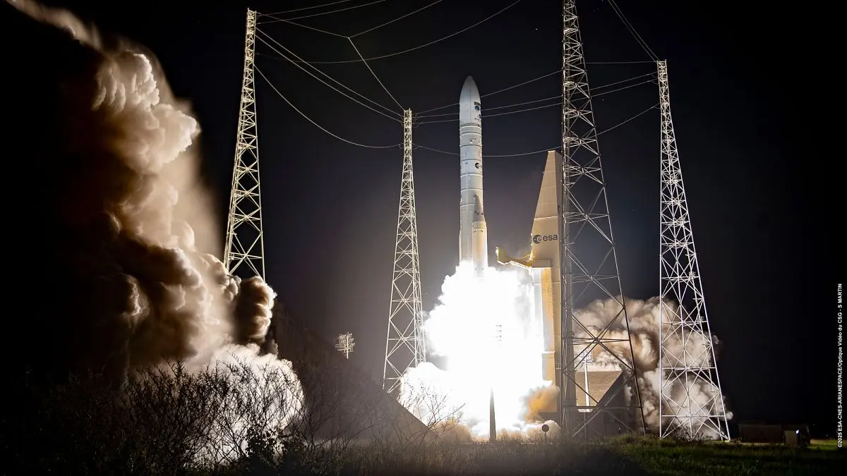 Le lanceur européen Ariane-6 réussit son décollage en Guyane