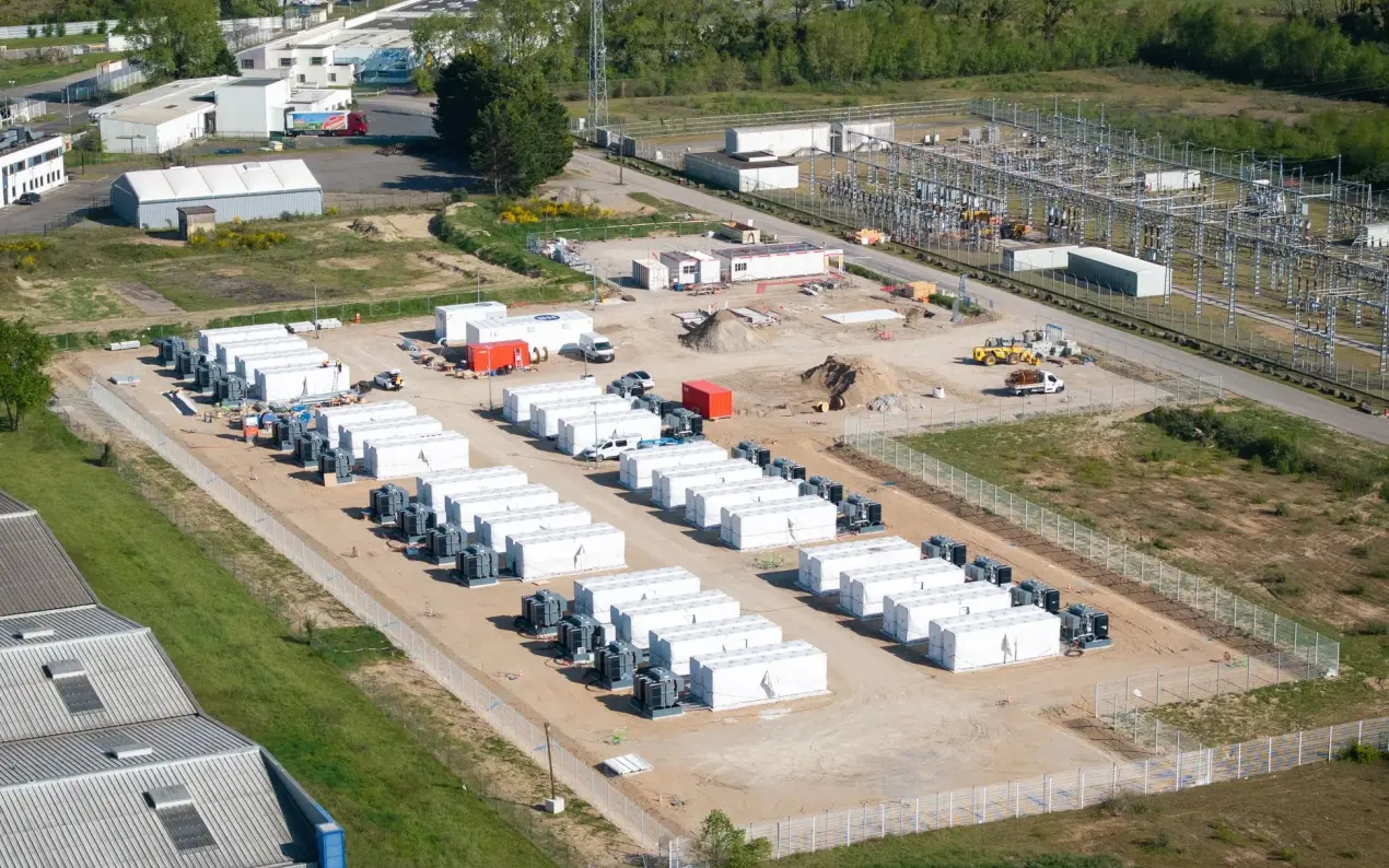 Le plus grand projet français de stockage d’énergie par batterie entre en service à Nantes