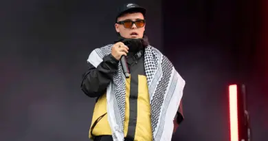 Le rappeur Mo Chara devant la justice britannique, accusé de soutenir un groupe terroriste