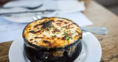 Le secret d’une moussaka à l'agneau réussie sans béchamel - ici