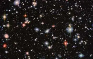 Le télescope James-Webb redonne vie à une image iconique d’Hubble… mais que cache-t-elle cette fois ?