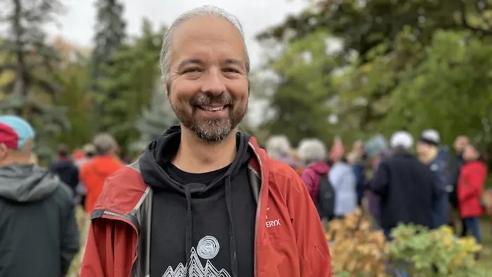 David Pelletier, pendant un rassemblement au cégep de Rimouski.