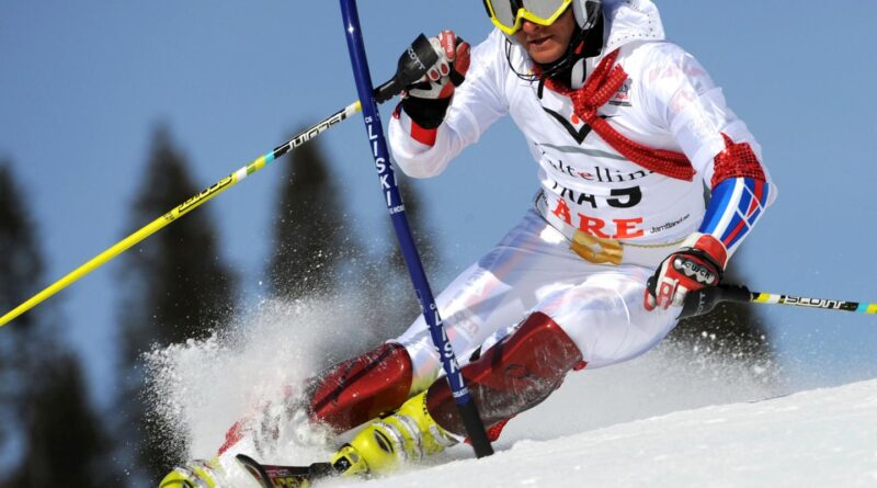 L’entraîneur de ski Joël Chenal, visé par une plainte pour agression sexuelle, interdit d’exercer