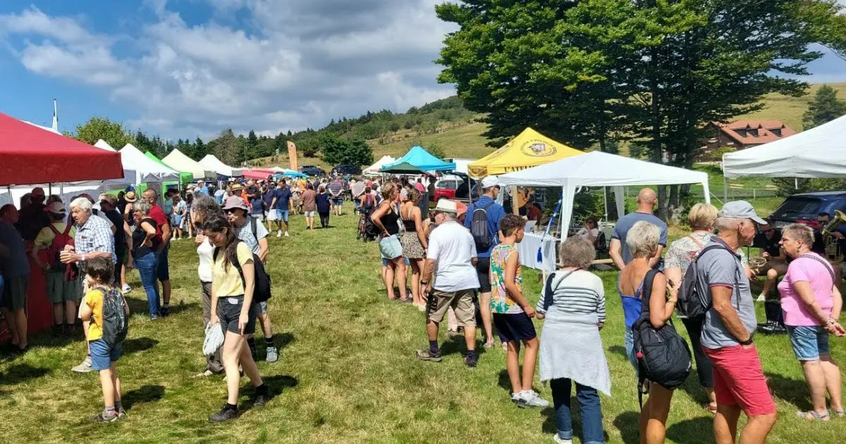 Lepuix. La grande foule au sommet du Ballon d’Alsace pour la fête artisanale