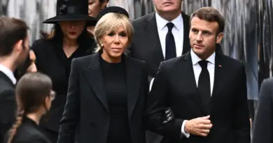 Les Macron engagent la contre-attaque judiciaire contre une rumeur sur le genre de Brigitte Macron