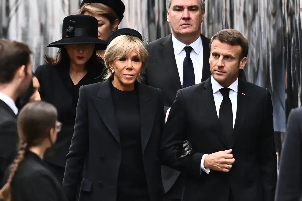 Les Macron engagent la contre-attaque judiciaire contre une rumeur sur le genre de Brigitte Macron