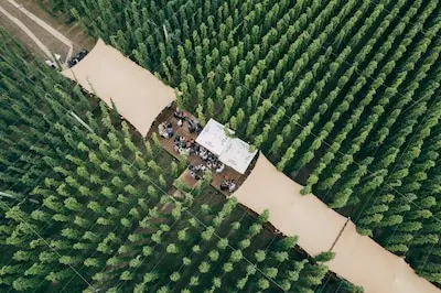 “Les Tables houblonnées”: les dîners champêtres de la brasserie Caulier