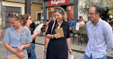 Présence de Mme Emmanuelle Ménard et de Robert Ménard
