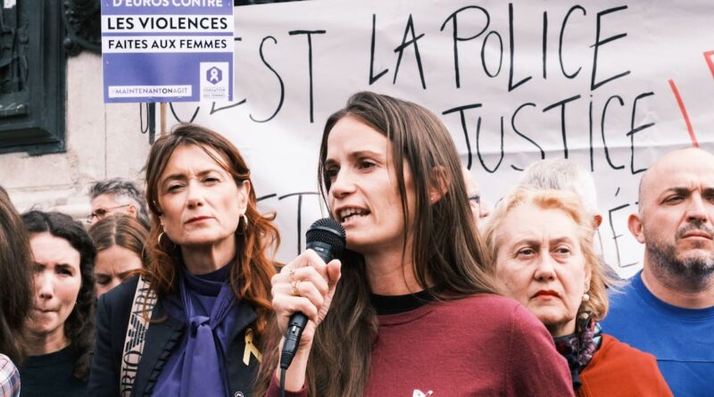 «Les coupes budgétaires tuent» : la lutte contre les violences faites aux femmes menacée par l’austérité
