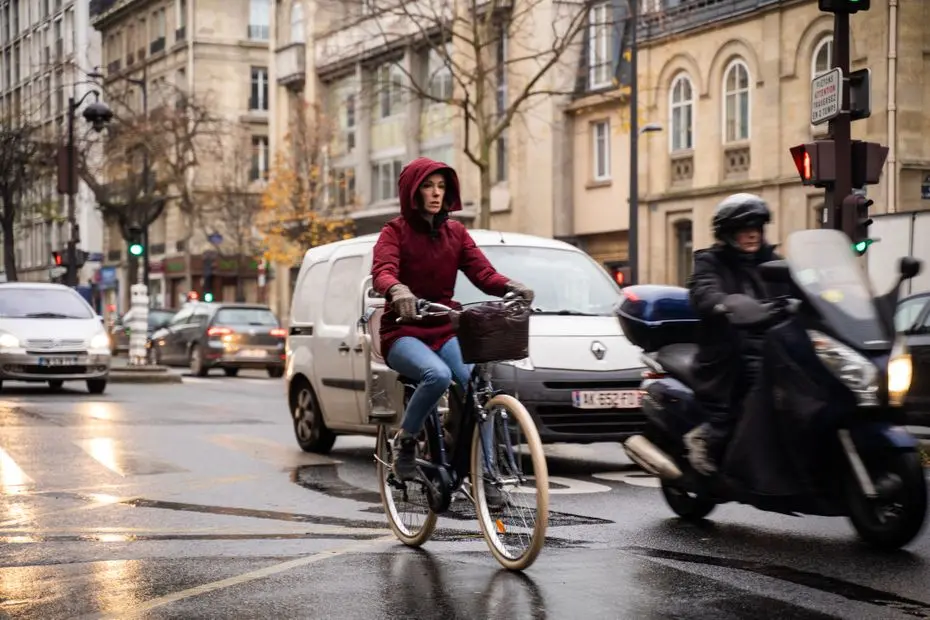 Les cyclistes ont-ils le droit de griller certains feux rouges ?