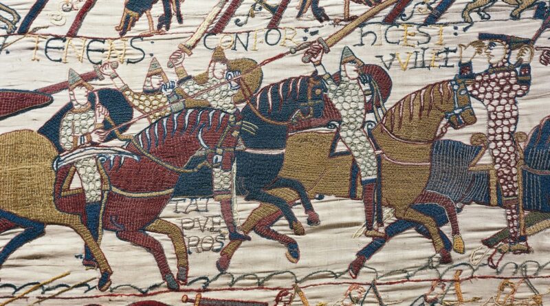 "Les dégâts seront irréversibles" : pourquoi le débarquement de la tapisserie de Bayeux à Londres fait polémique en France... et pas outre-Manche