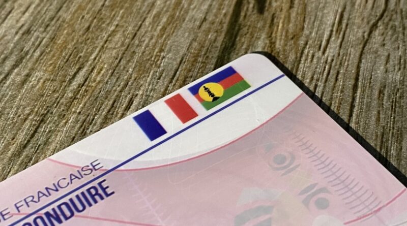 Les drapeaux français et du FLNKS disparaissent du permis de conduire