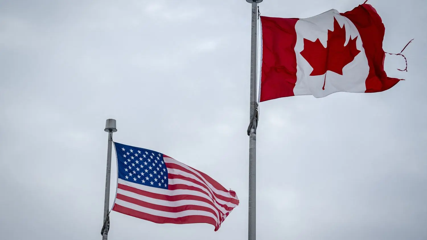 Les entreprises canadiennes tentent de "réduire l'impact des droits de douane" en délocalisant une partie de leur activité aux Etats-Unis
