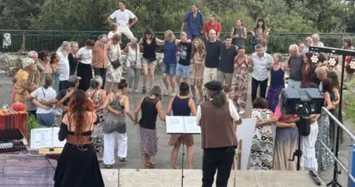 Danses lors du Baleti, sur la colline du Chateau de Nice