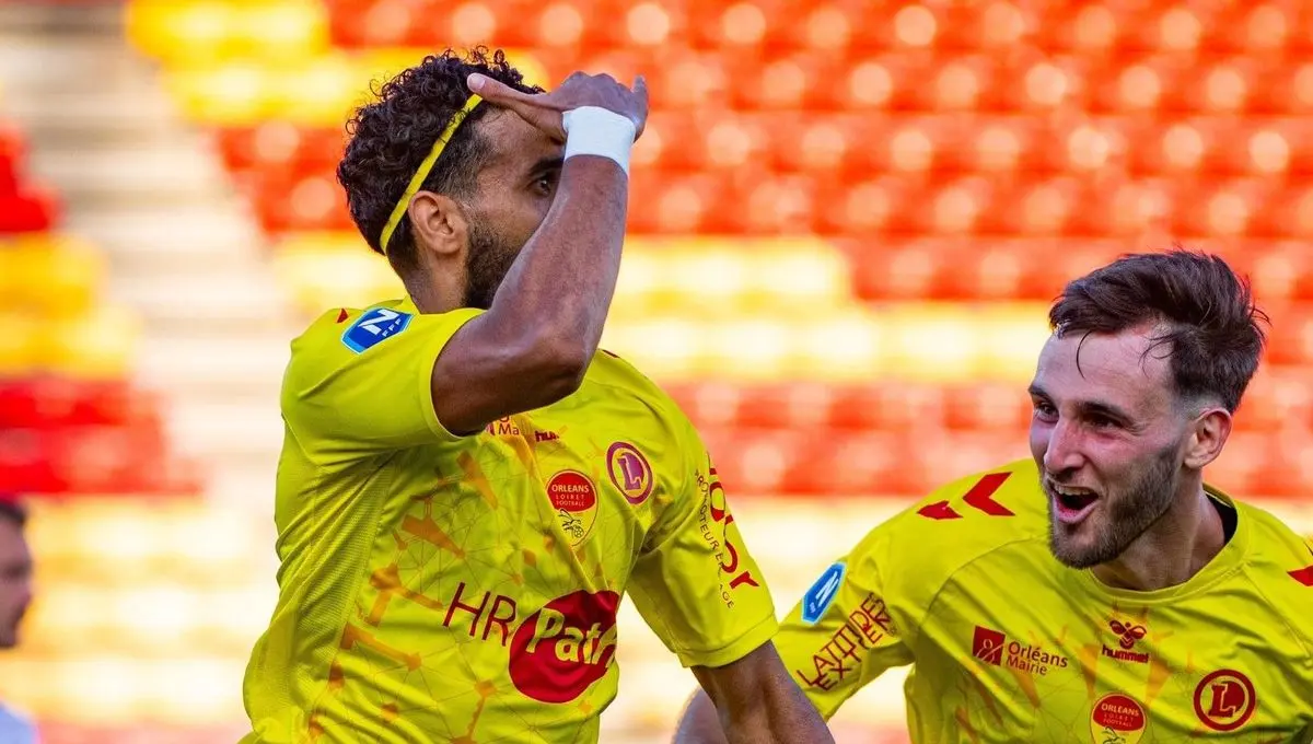 Les footballeurs de l'US Orléans sortent la tête de l'eau - ici
