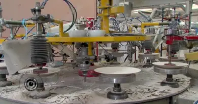 Les gestes de la porcelaine 13 : La finition automatique