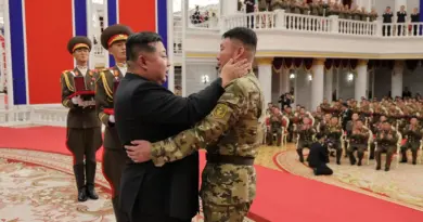 Les larmes de Kim Jong Un pour les soldats morts au combat à côté des troupes russes