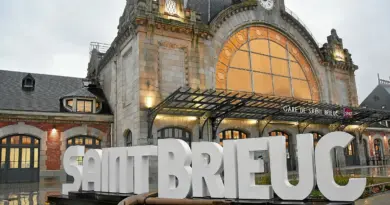 Les lettres géantes prolifèrent en Bretagne pour doper le tourisme