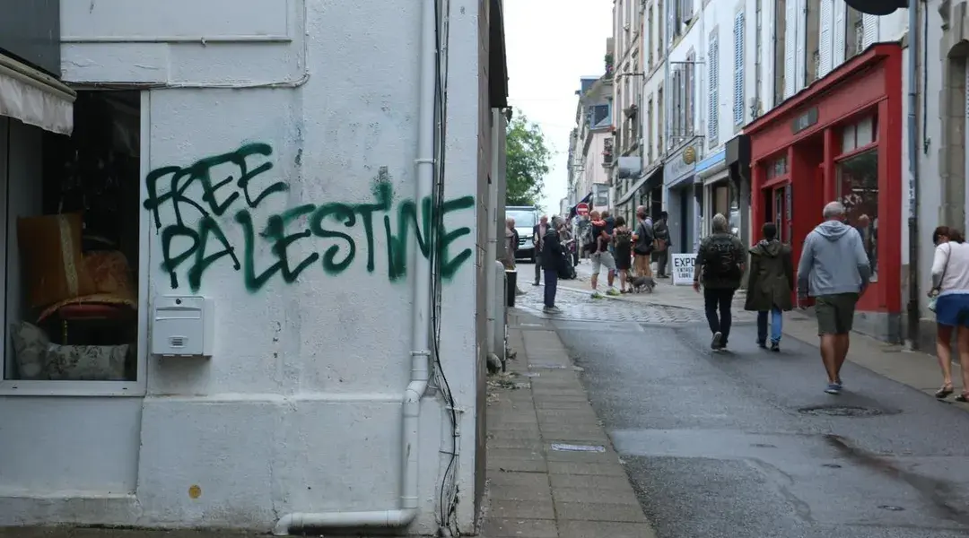Les tags « explosent » en quelques jours dans cette ville du Finistère, plusieurs plaintes