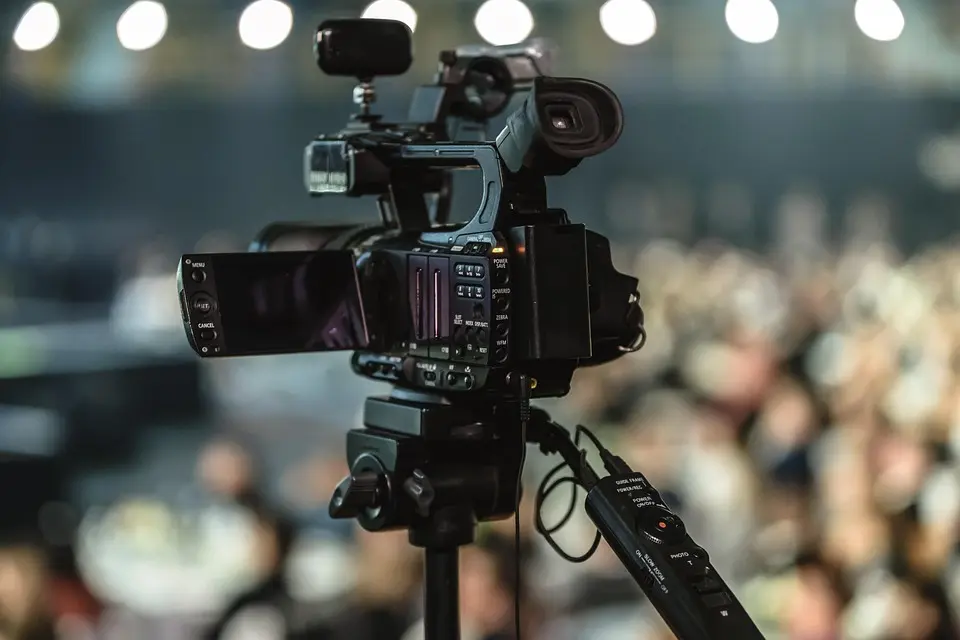 news, headline, breaking news, newspaper, journalism, media, press, microphone, TV