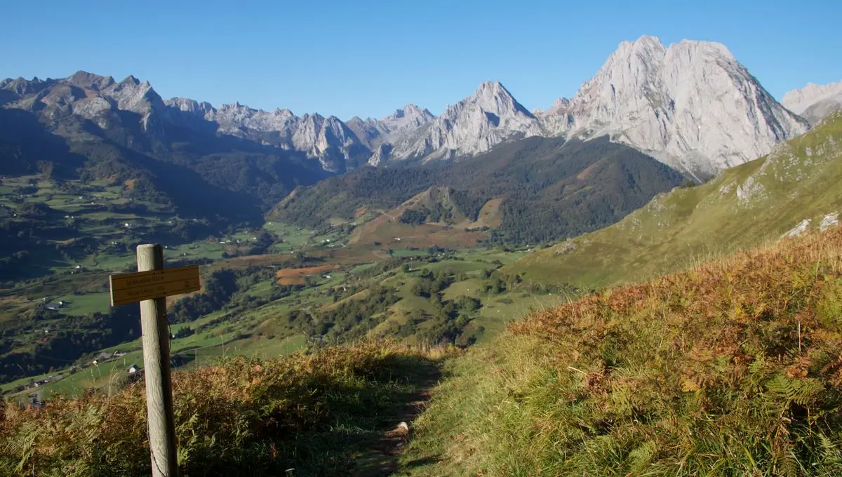 Lescun, cœur de cirque en vallée d'Aspe : L'appel de la montagne béarnaise ! - ici