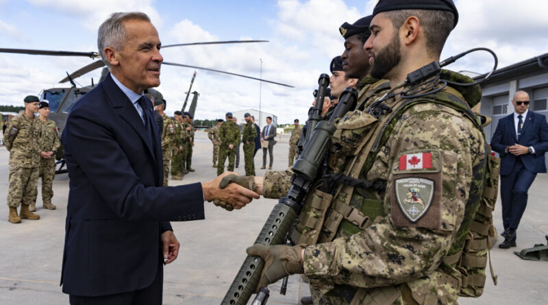 Lettonie | Mark Carney visite une base militaire pour conclure son voyage en Europe