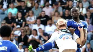 Ligue 1 - Avant-saison. Deux stades, deux ambiances: le Racing balayé à Stuttgart, victorieux à Graz
