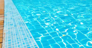 Liner de piscine qui se décolle en août : pourquoi attendre septembre coûte 3 fois plus cher