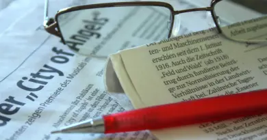 news, headline, breaking news, newspaper, journalism, media, press, microphone, TV