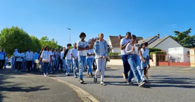 Loiret : une marche blanche pour le jeune de 16 ans tué par balle à Fleury-les-Aubrais réunit une centaine de personnes