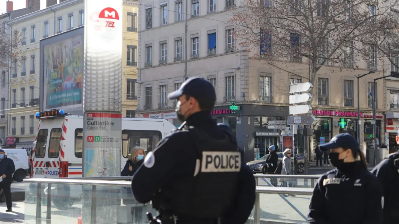 Lyon : l'auteur d'un violent vol à l'arraché sur un octogénaire interpellé, une OQTF déjà prononcée à son encontre