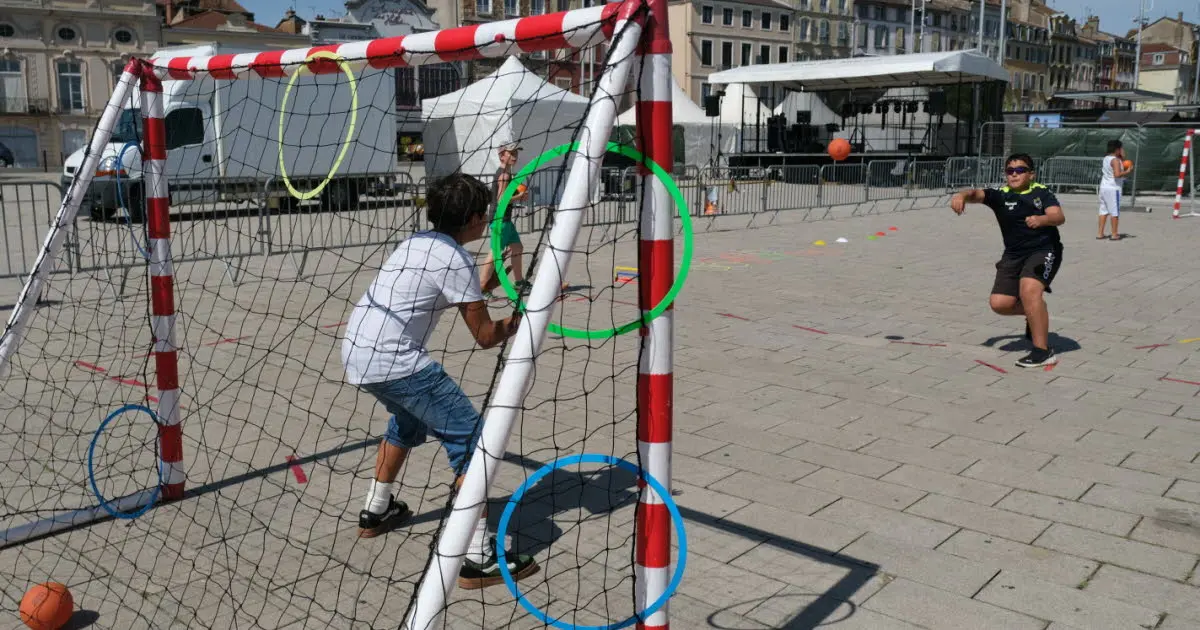 Mâcon. Places au sport : de la voile sur la Saône et du handball sur l’esplanade Lamartine