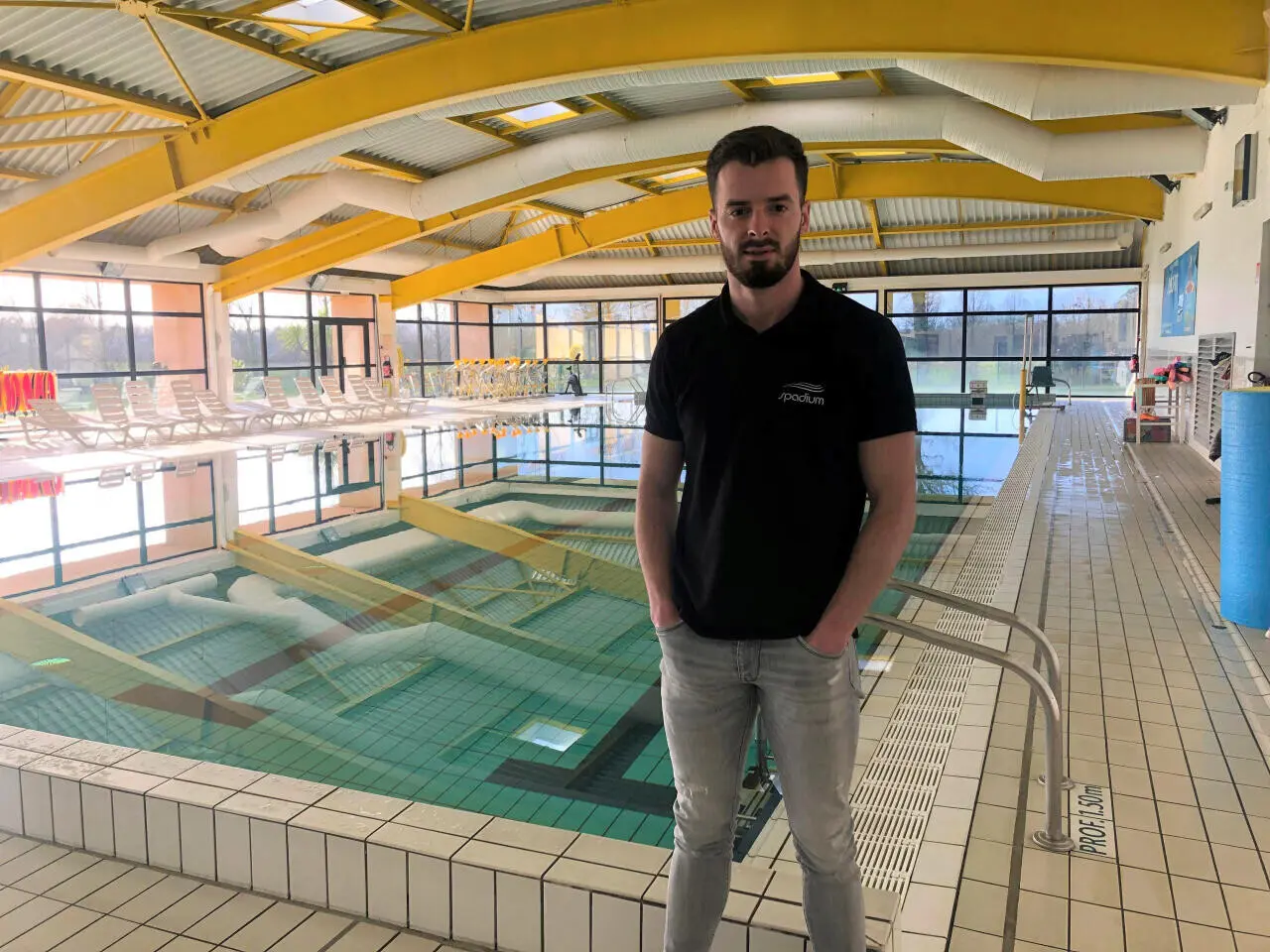 Malgré une création de poste, la piscine de Saint-Hilaire-du-Harcouët peine à recruter un maître-nageur