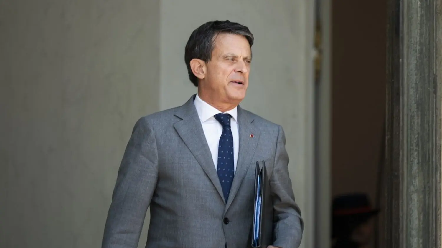 Manuel Valls se rendra en Nouvelle-Calédonie mardi pour tenter de sauver l'accord de Bougival
