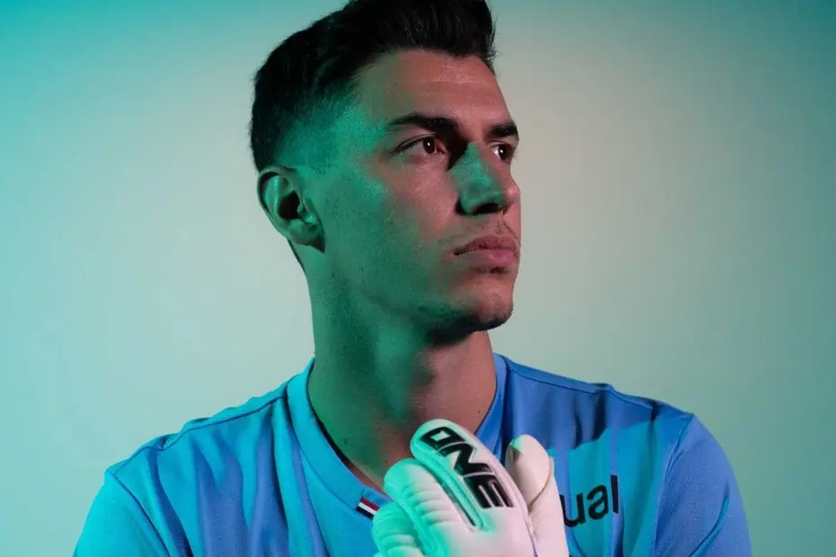 Mercato : "Je suis très content et excité d’être ici", cet international turc succède à Lucas Chevalier dans les cages du LOSC