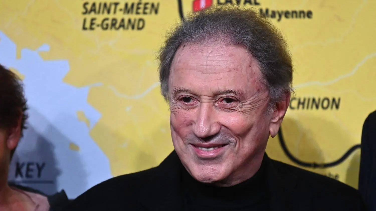 Michel Drucker et l'héritage familial : "J'étais fait pour soigner les gens, donc je les soigne sur mon canapé"