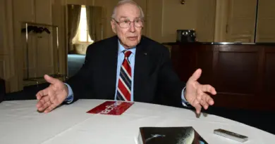 Miraculé de l’espace et de la mythique mission Apollo 13, l’astronaute Jim Lovell est mort