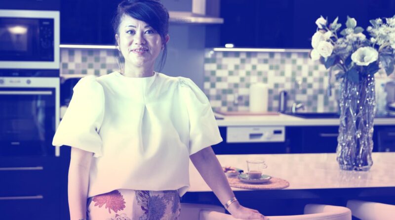 « Mon père m’a emmenée faire un tour en voiture et m’a appris que j’avais une petite sœur de 6 ans » : les premiers jours en France de Danielle Phan, venue du Cambodge